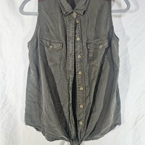 Sleeveless Button-Up Shirt in Olive